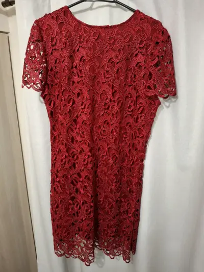 Vestido encaje rojo elegante - miniatura 2