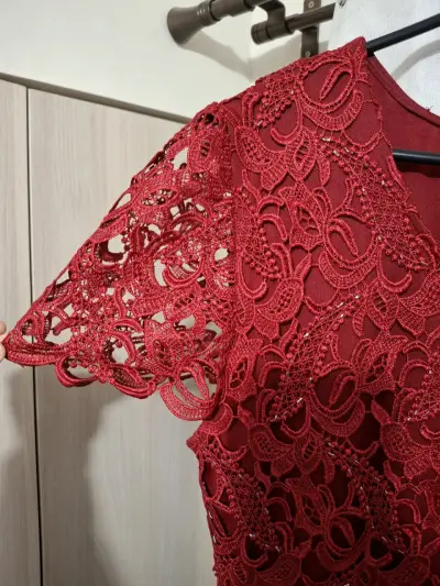 Vestido encaje rojo elegante - miniatura 3