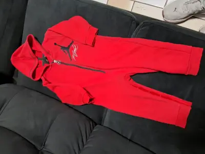 Buzo rojo enterito jordan - miniatura 3