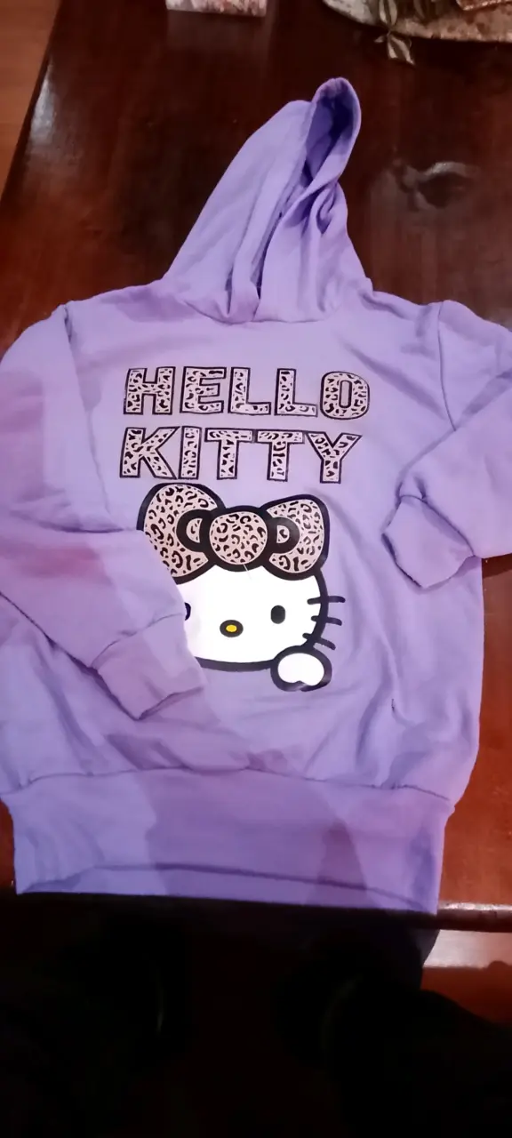 Polerón lila Hello Kitty talla 8