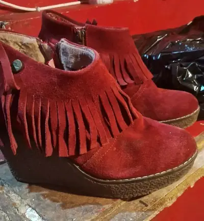 Botines rojos con flecos - miniatura 2