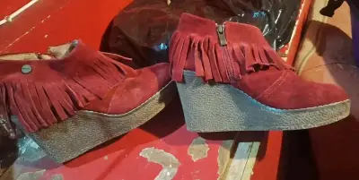 Botines rojos con flecos - miniatura 3