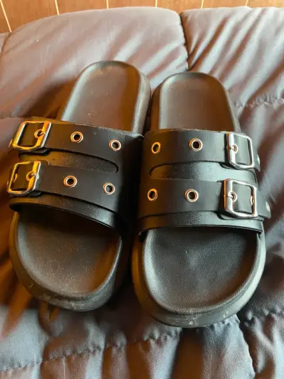 Sandalias negras con plataforma - miniatura 3