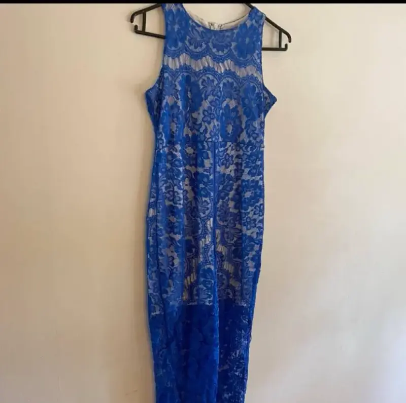 Vestido azul de encaje elegante - 2