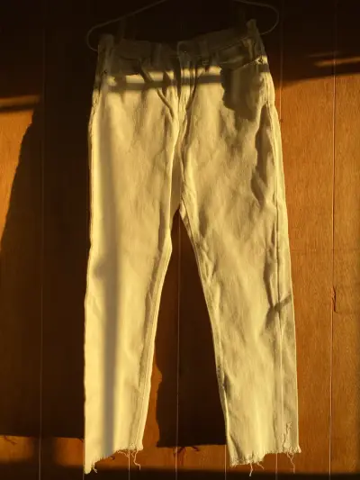 Pantalones de mezclilla blanco - miniatura 1