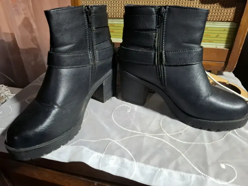 Botines negros de tacón alto - 1
