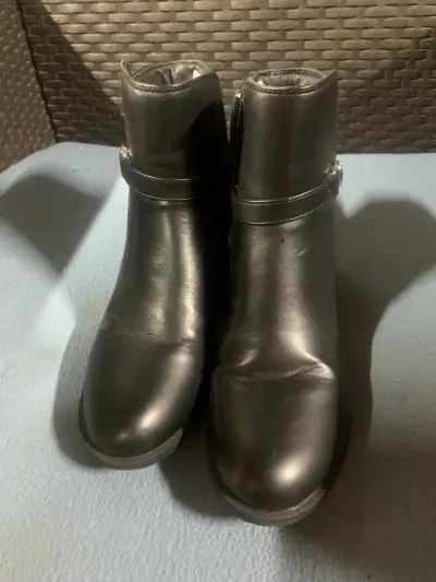 Botines negros de cuero - miniatura 1