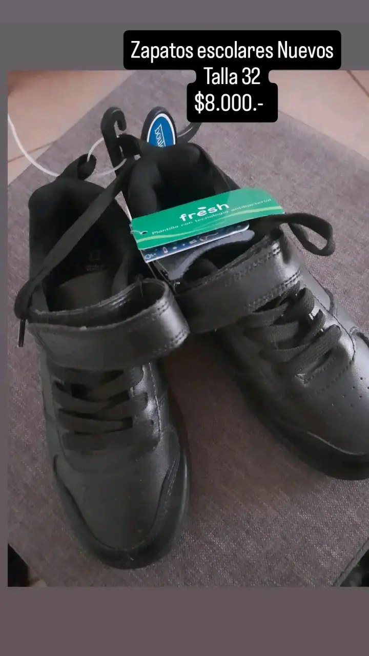 Zapatos escolares negros nuevos