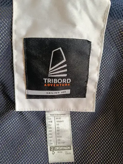 Chaqueta impermeable con capucha - miniatura 3