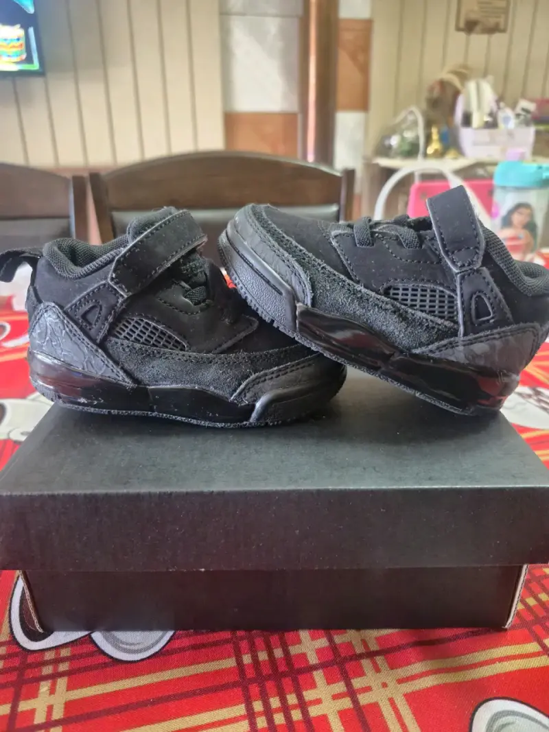 Jordan spizike low. - 4