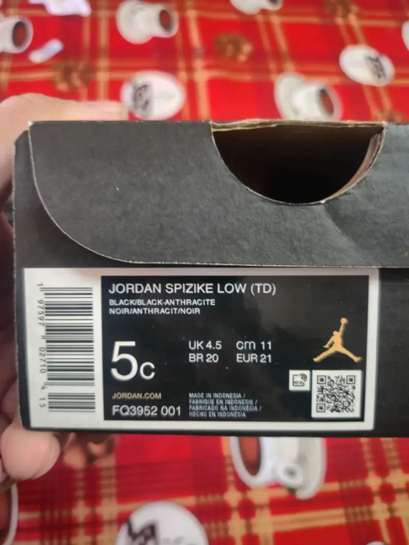 Jordan spizike low. - 5