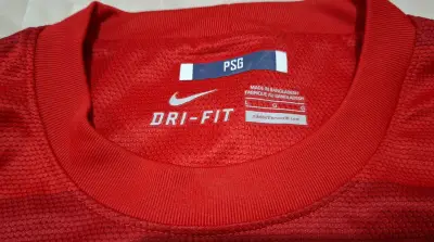 Camiseta PSG roja Nike,original nueva de Colección - miniatura 4