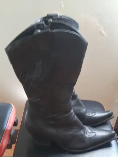 Botas de cuero negras - miniatura 1