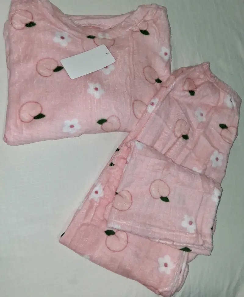 Pijama felpa rosado con flores - 1