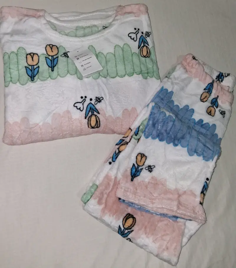 Pijama felpa rosado con flores - 2