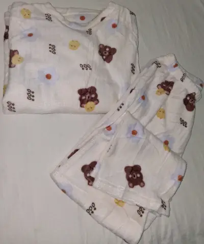 Pijama felpa rosado con flores - miniatura 3