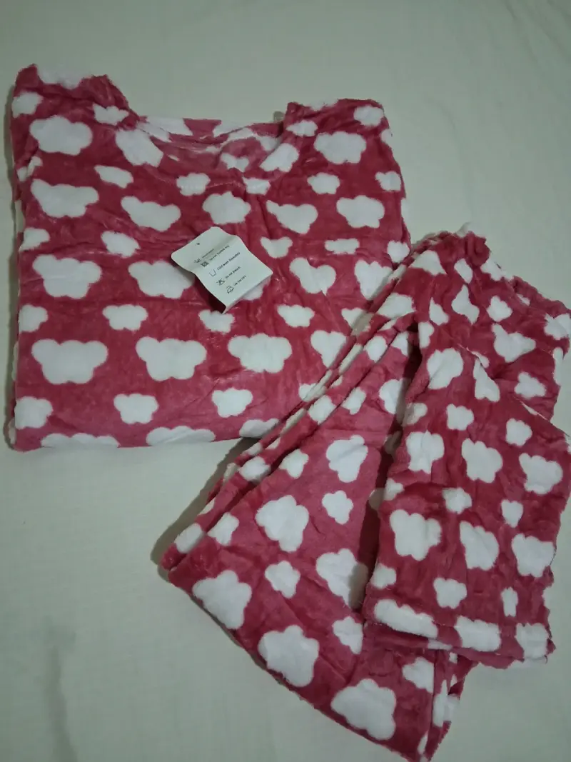 Pijama felpa rosado con flores - 6