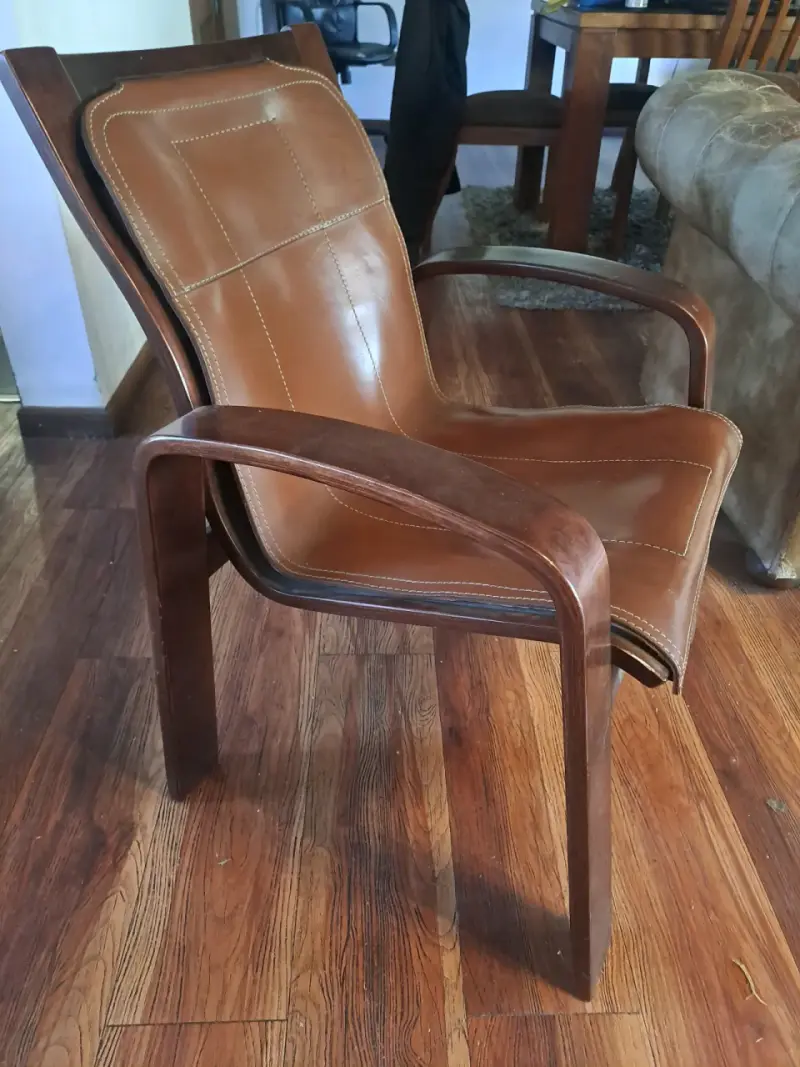Sitial  de cuero y madera vintage - 1