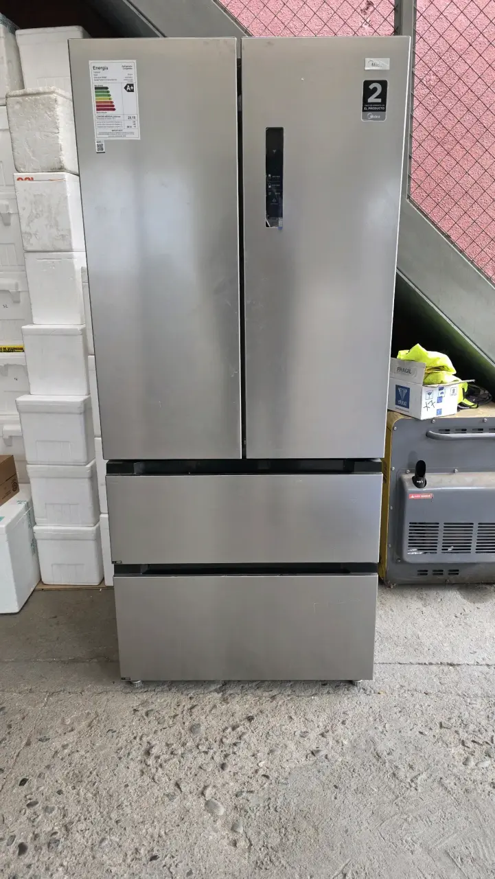 Refrigerador marca Midea 2 puertas - 1