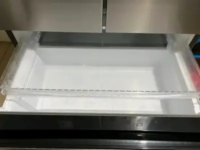 Refrigerador marca Midea 2 puertas - miniatura 2