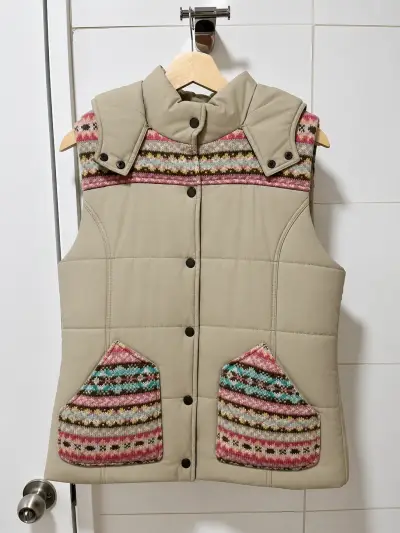 Chaleco acolchado sin mangas  beige estampado - miniatura 1