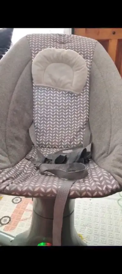Silla mecedora para bebé gris - miniatura 1