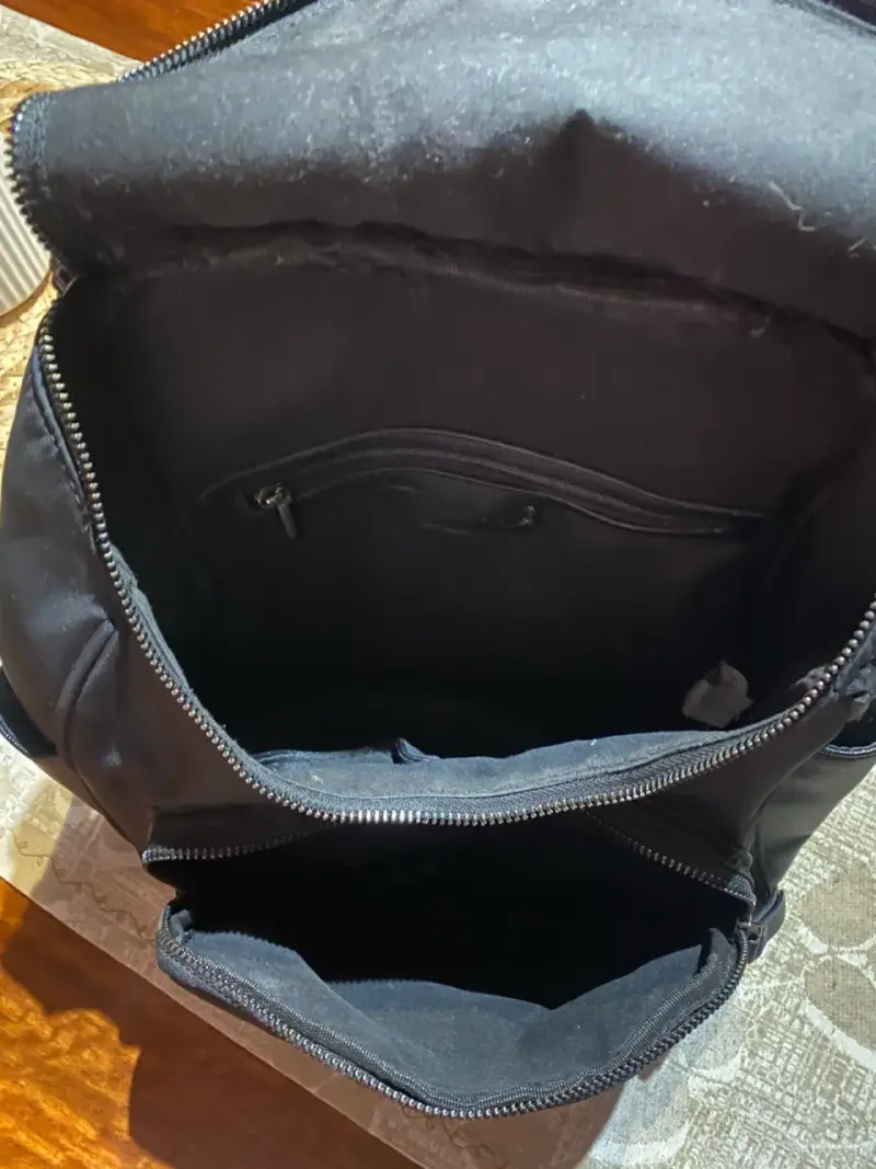 Mochila negra moderna - 2