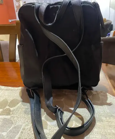 Mochila negra moderna - miniatura 3