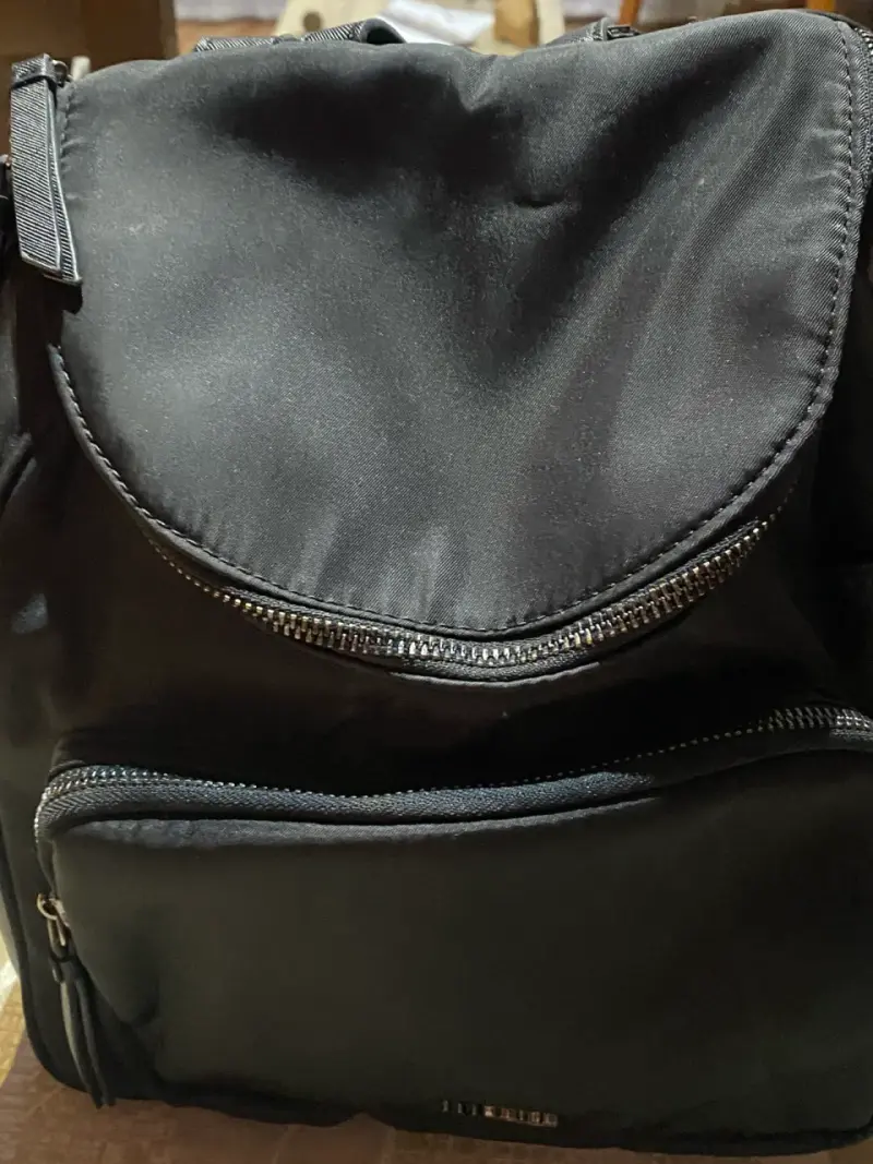Mochila negra moderna - 4