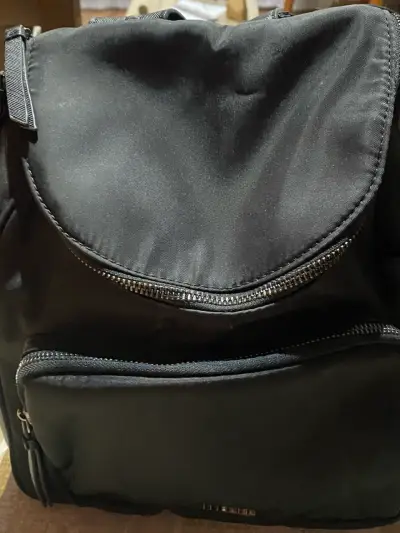 Mochila negra moderna - miniatura 4