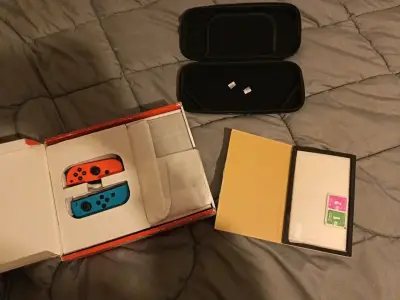 Consola de videojuegos con estuche - miniatura 2