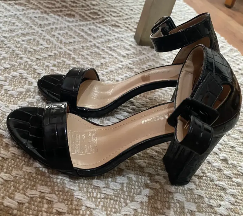 Sandalias negras de charol - 2