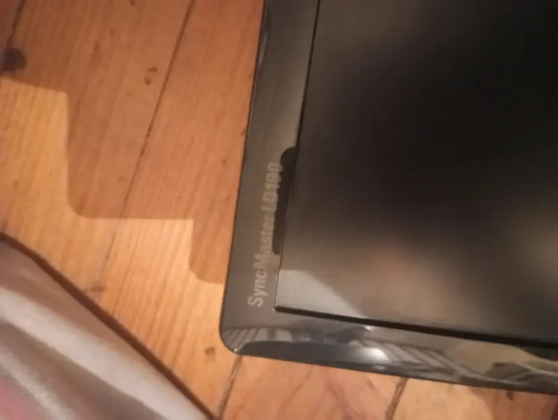 Monitor Samsung 19" SyncMaster LD190 (Con Cables) - 2