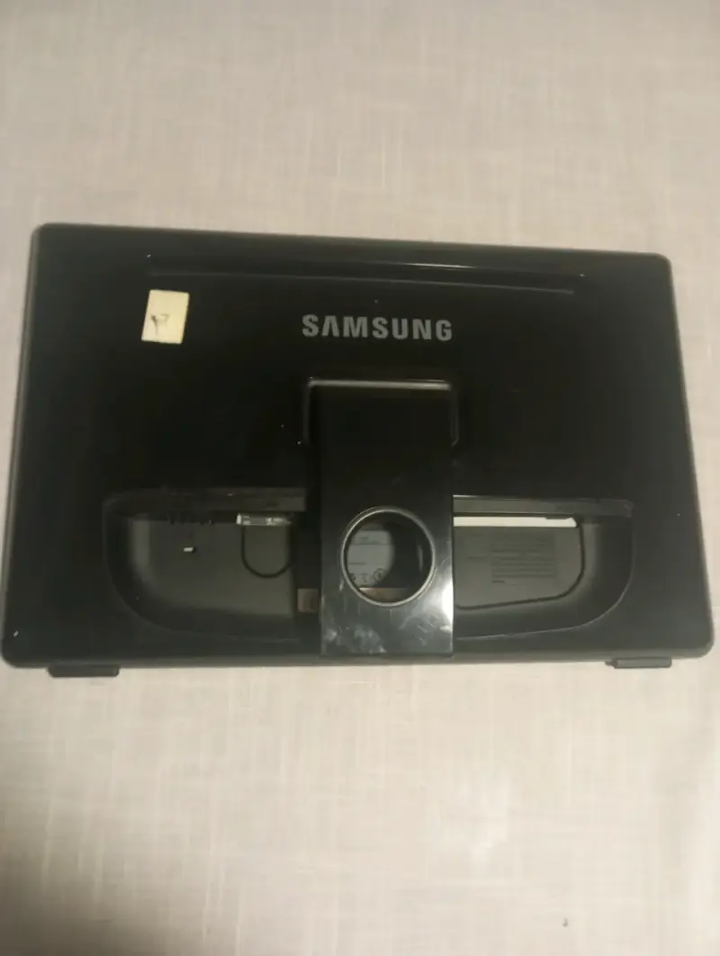 Monitor Samsung 19" SyncMaster LD190 (Con Cables) - 3