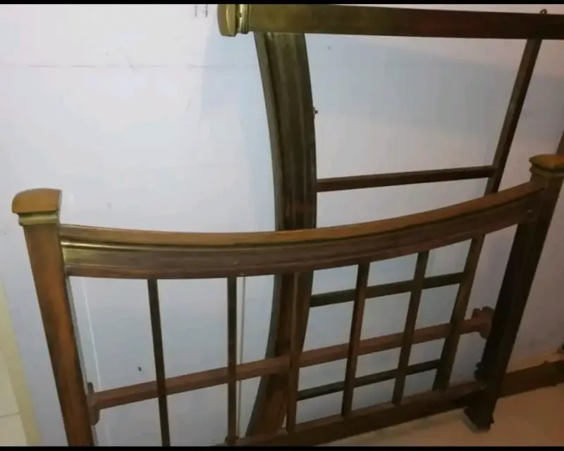 Respaldo de cama de bronce