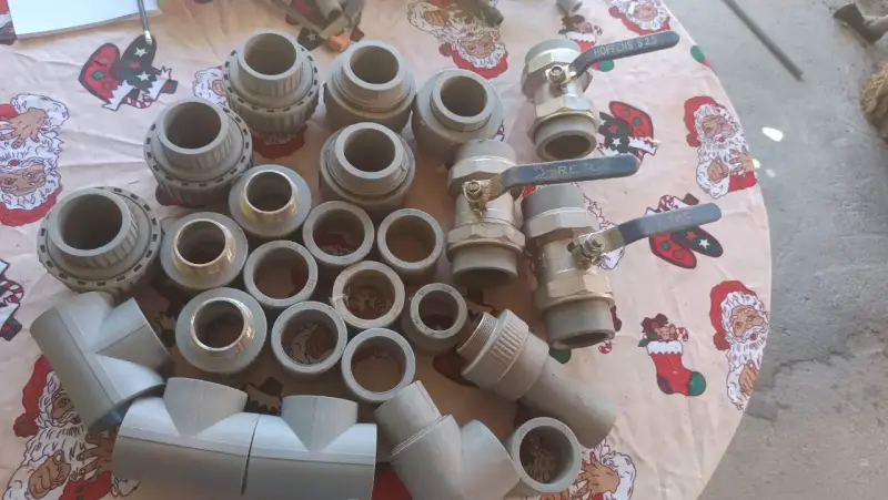 Conjunto de accesorios de PVC y válvulas