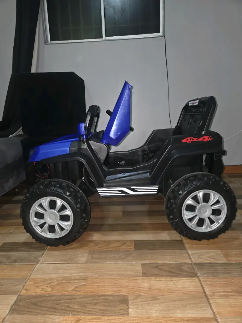 Auto eléctrico azul para niños (control remoto) - 4