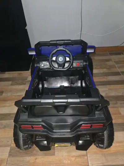 Auto eléctrico azul para niños (control remoto) - miniatura 5