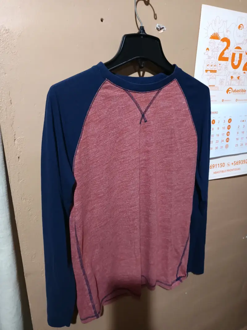 Polera bicolor manga larga de manga corta - 1