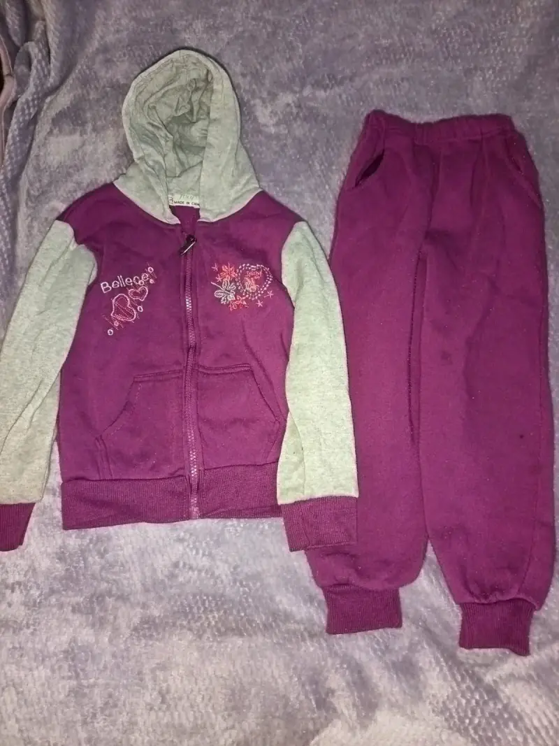 Conjunto deportivo infantil violeta