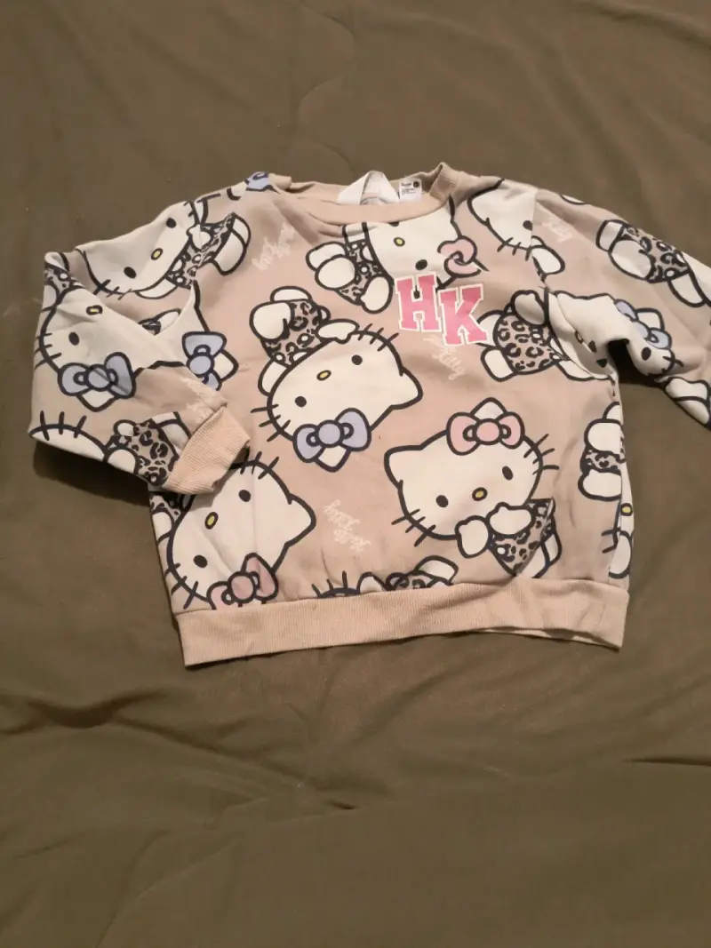 Blusa negra manga larga y falda floral - 3