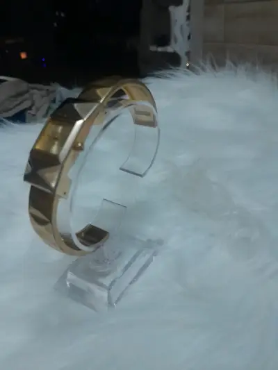Reloj de pulsera dorado - miniatura 2