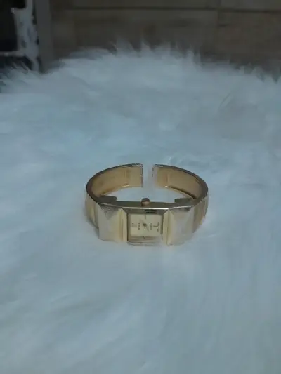 Reloj de pulsera dorado - miniatura 4