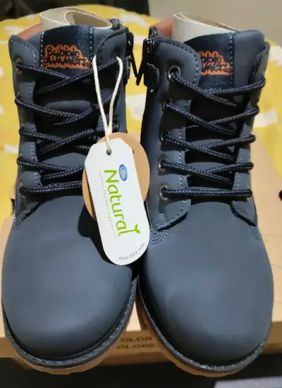 Botas azul oscuro nuevas - miniatura 1