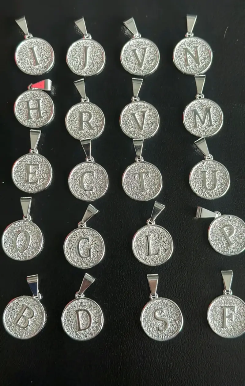 Colgantes de letras en plata - 1