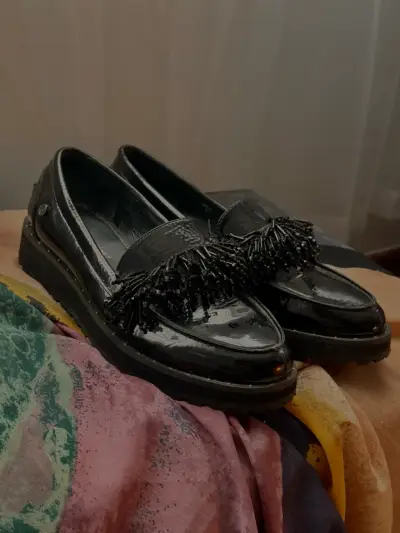 Mocasines Hush Puppies negros con flecos - miniatura 1