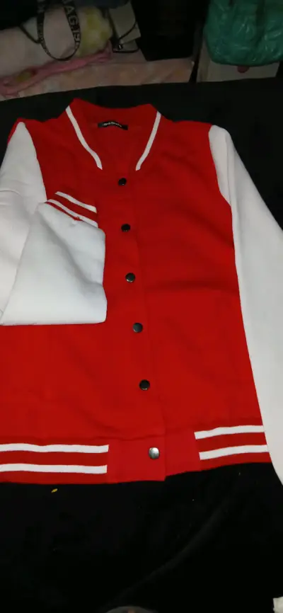 Chaqueta estilo universitario roja - miniatura 1