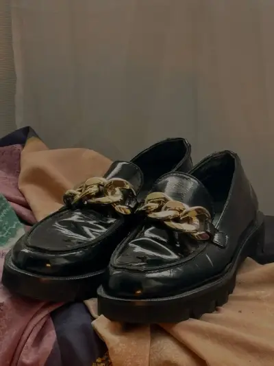 Mocasines Gacel negros con cadena dorada - miniatura 1