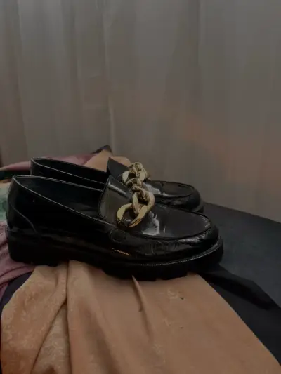 Mocasines Gacel negros con cadena dorada - miniatura 2