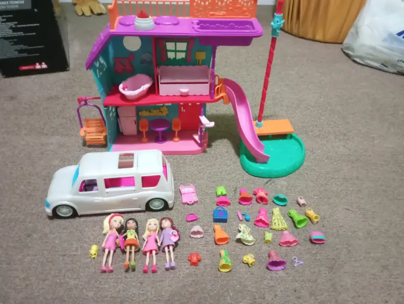 Casa de muñecas pollypocket con auto y accesorios - 1